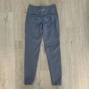 Alphalete Slate Blue Scrunch-Back Leggings - Medium